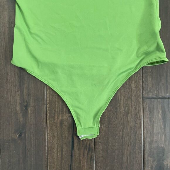 Live In The Moment Lime Green Square Neck Bodysuit Jr. L NWT - Picture 2 of 6